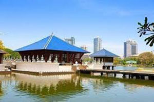 Visit the Gangaramaya Temple in Colombo